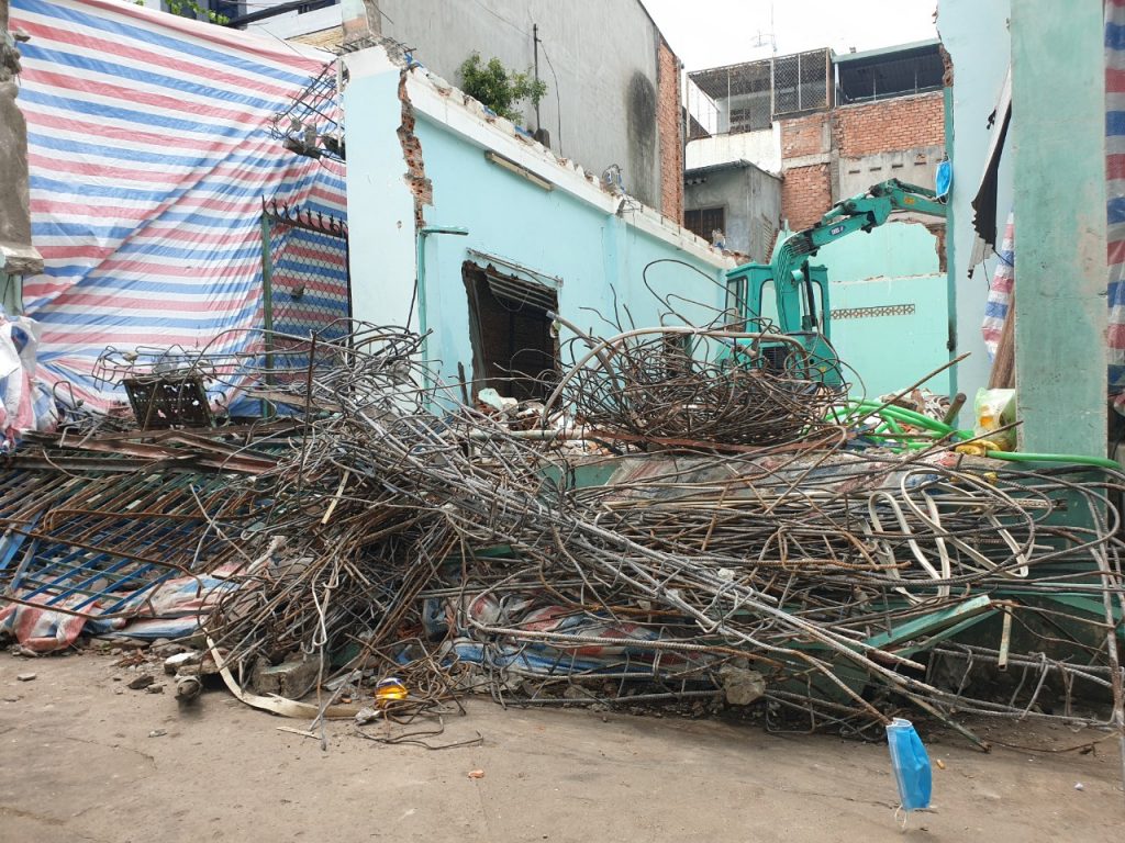 THÁO DỠ NHÀ CŨ TẠI THÀNH PHỐ HỒ CHÍ MINH