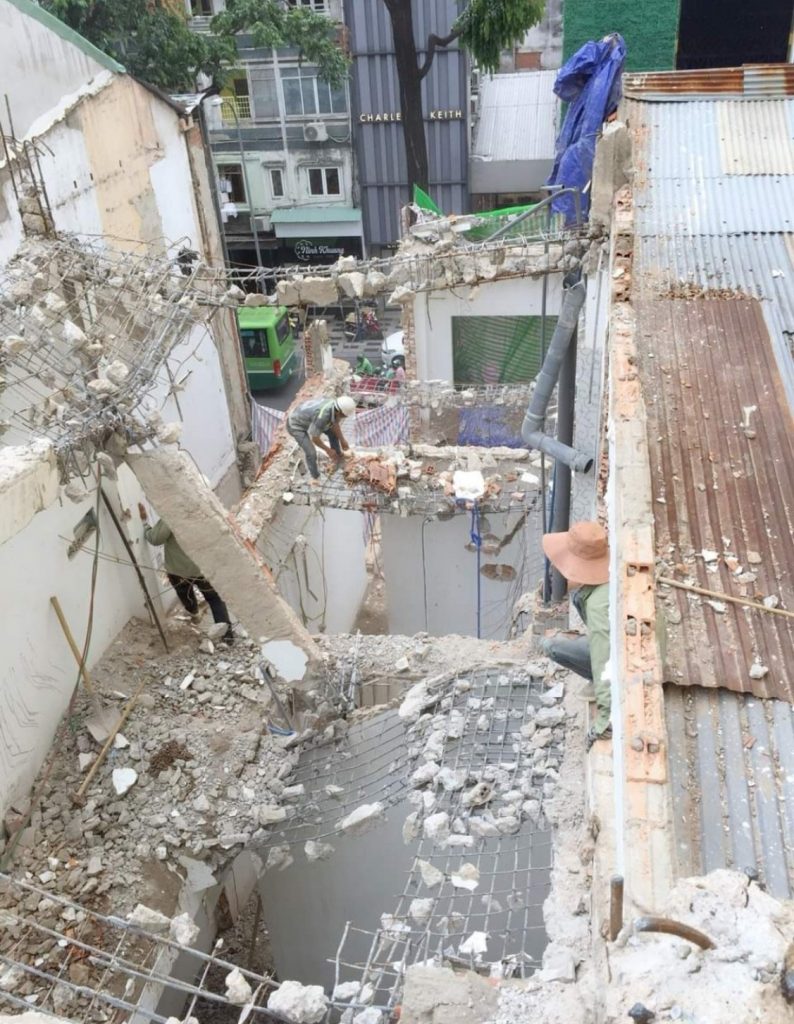 THÁO DỠ NHÀ CŨ TẠI THÀNH PHỐ HỒ CHÍ MINH