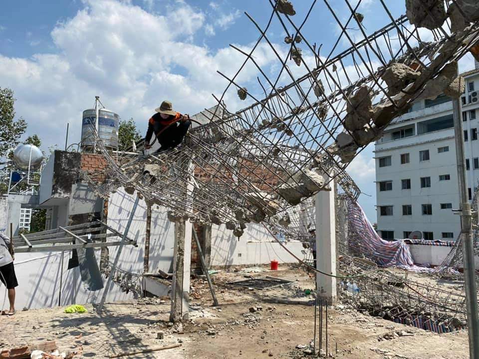 ĐẬP PHÁ NHÀ CŨ QUẬN 4 CÔNG TY TNHH CƠ GIỚI AN PHONG PHÁT 