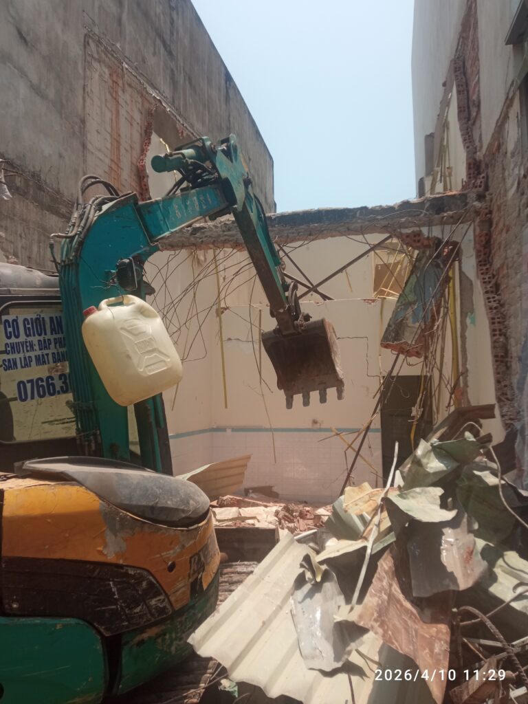 THÁO DỠ NHÀ CŨ QUẬN 7 CÔNG TY TNHH CƠ GIỚI AN PHONG PHÁT 
